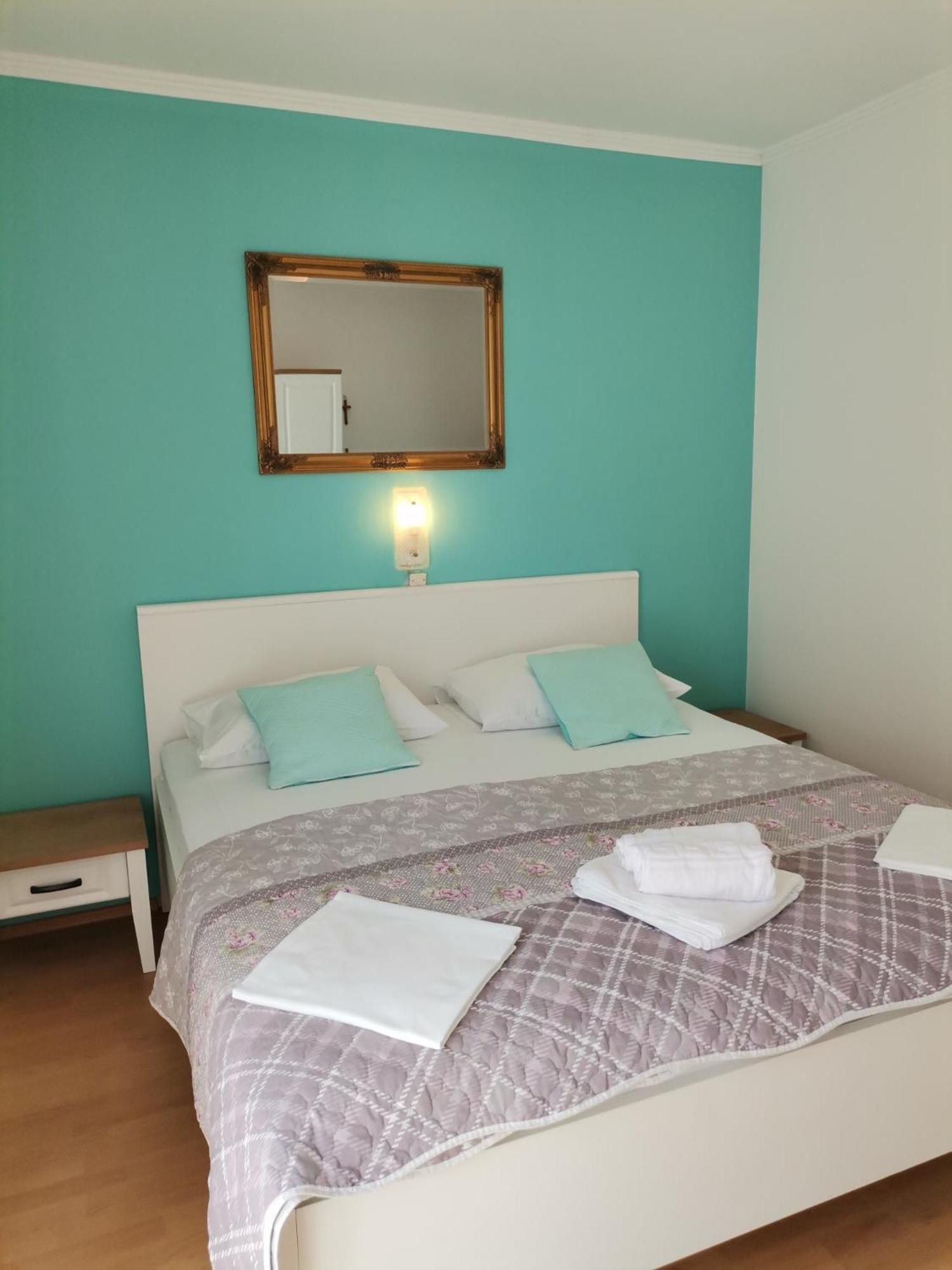 Family Friendly Apartments With A Swimming Pool Supetarska Draga - Donja, Rab - 2019 Стая снимка